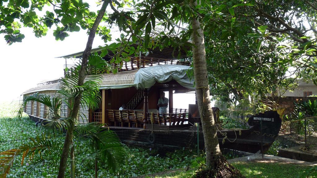 Lovedale Lakeside