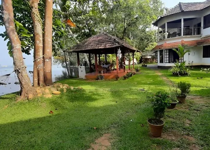 Lovedale Lakeside Homestay