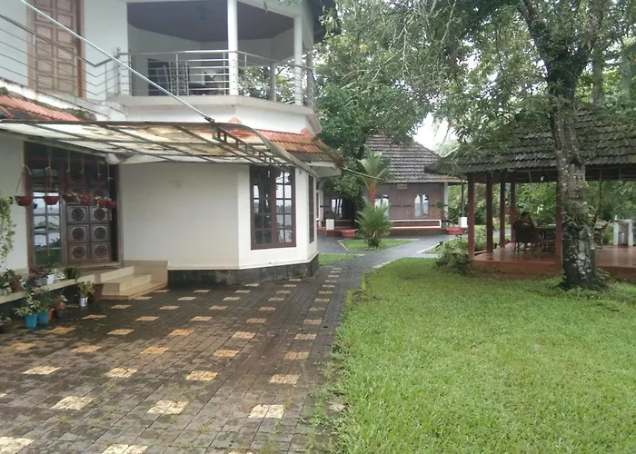 Lovedale Lakeside Homestay