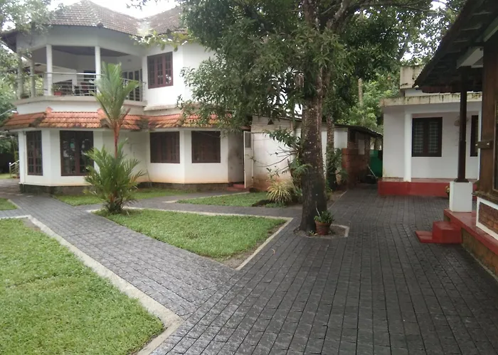 Lovedale Lakeside Homestay