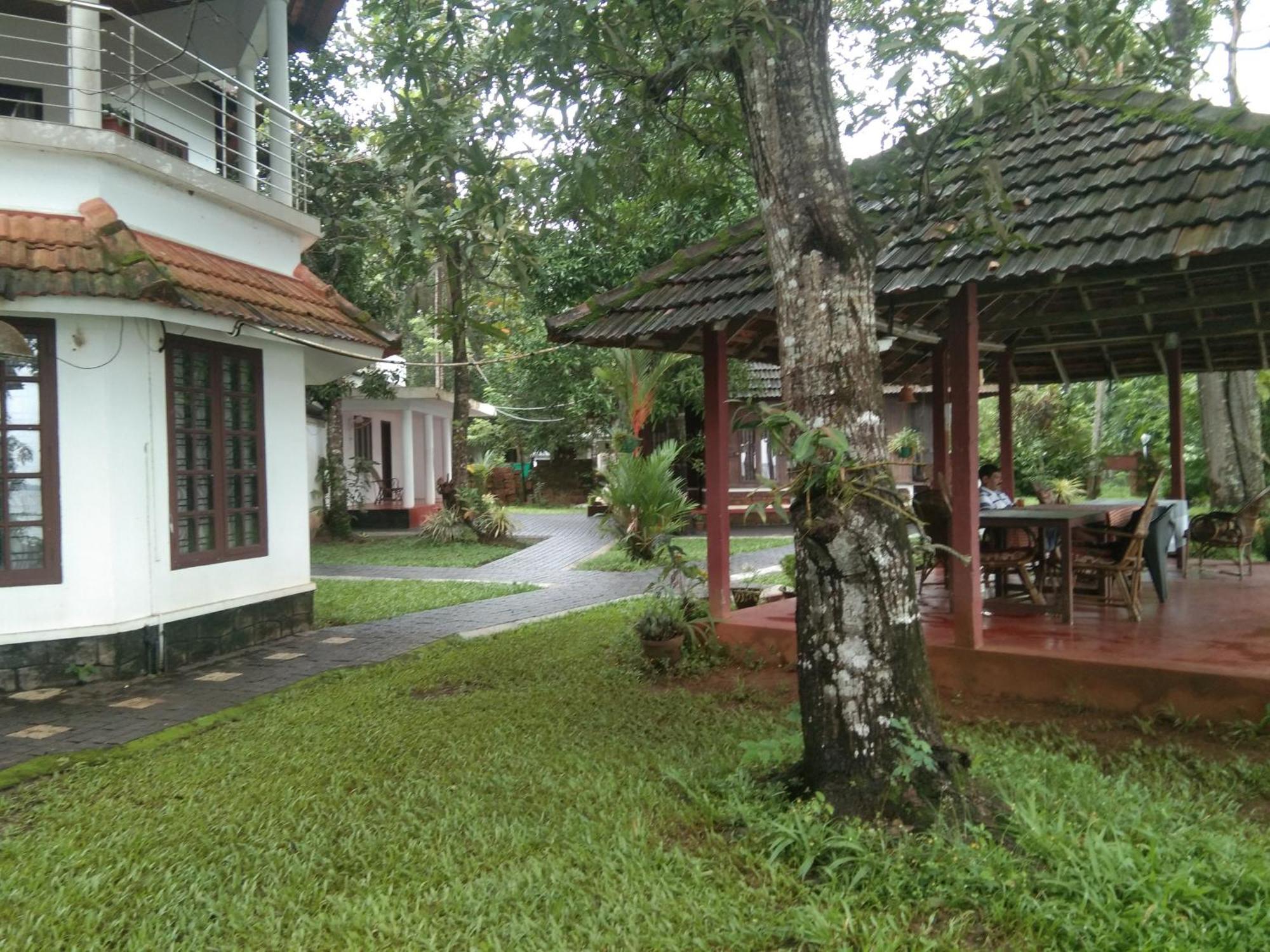 Lovedale Lakeside Homestay Alappuzha