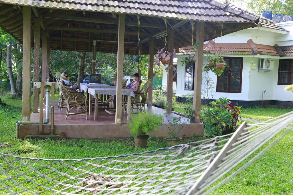 Lovedale Lakeside Alappuzha